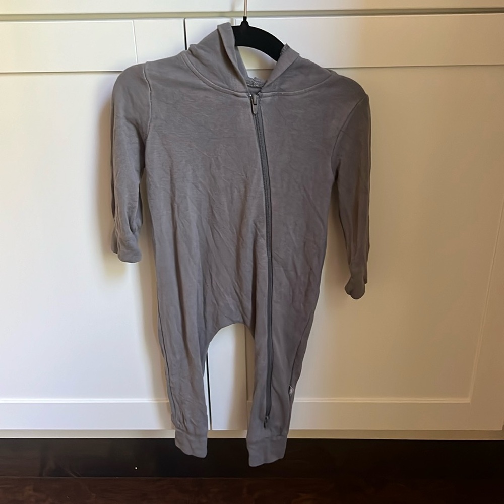 Kyte Baby- Bamboo Jersey Hooded Zippered Romper in Charcoal